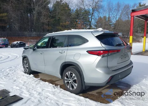 2022 Toyota Highlander Xle z USA, uszkodzony, nr VIN 5TDGZRBH4NS564587